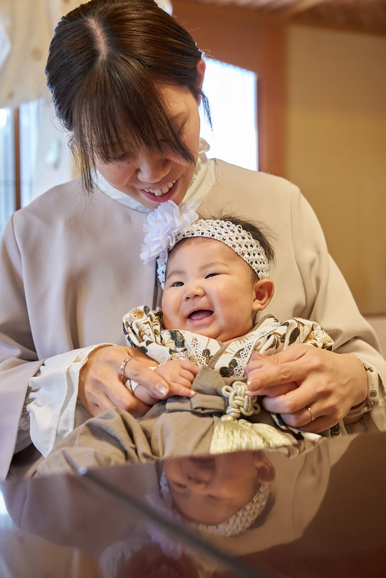 笑顔の赤ちゃんとおばあ様