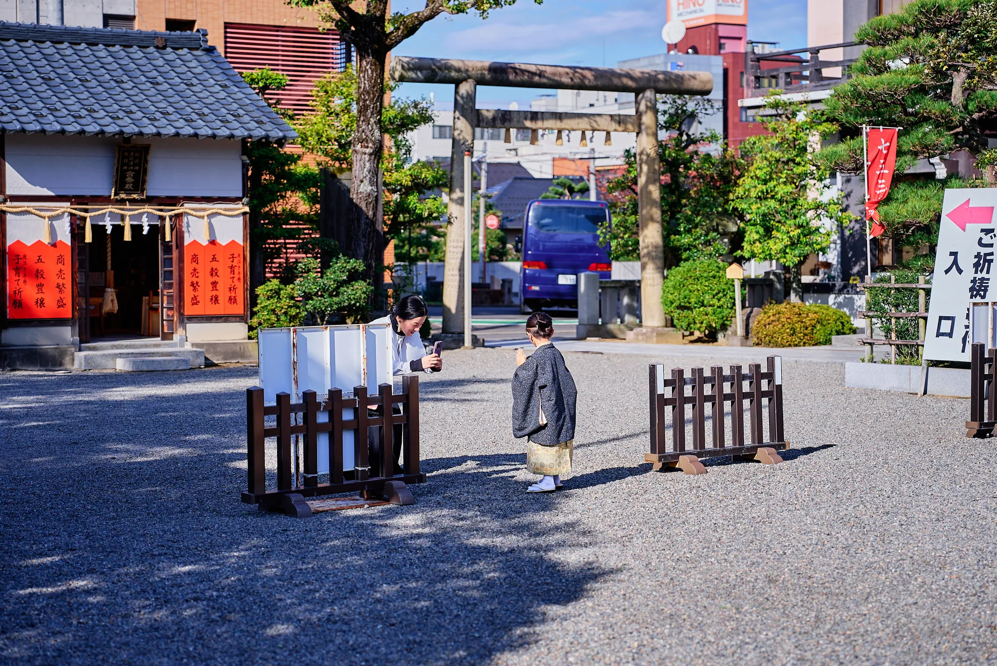 福井市 神明神社の鳥居と七五三ののぼり